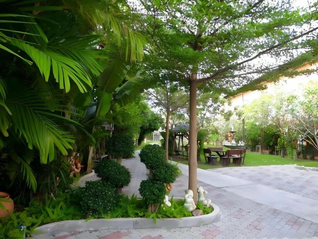 City Park Hotel Phatthalung Exterior foto
